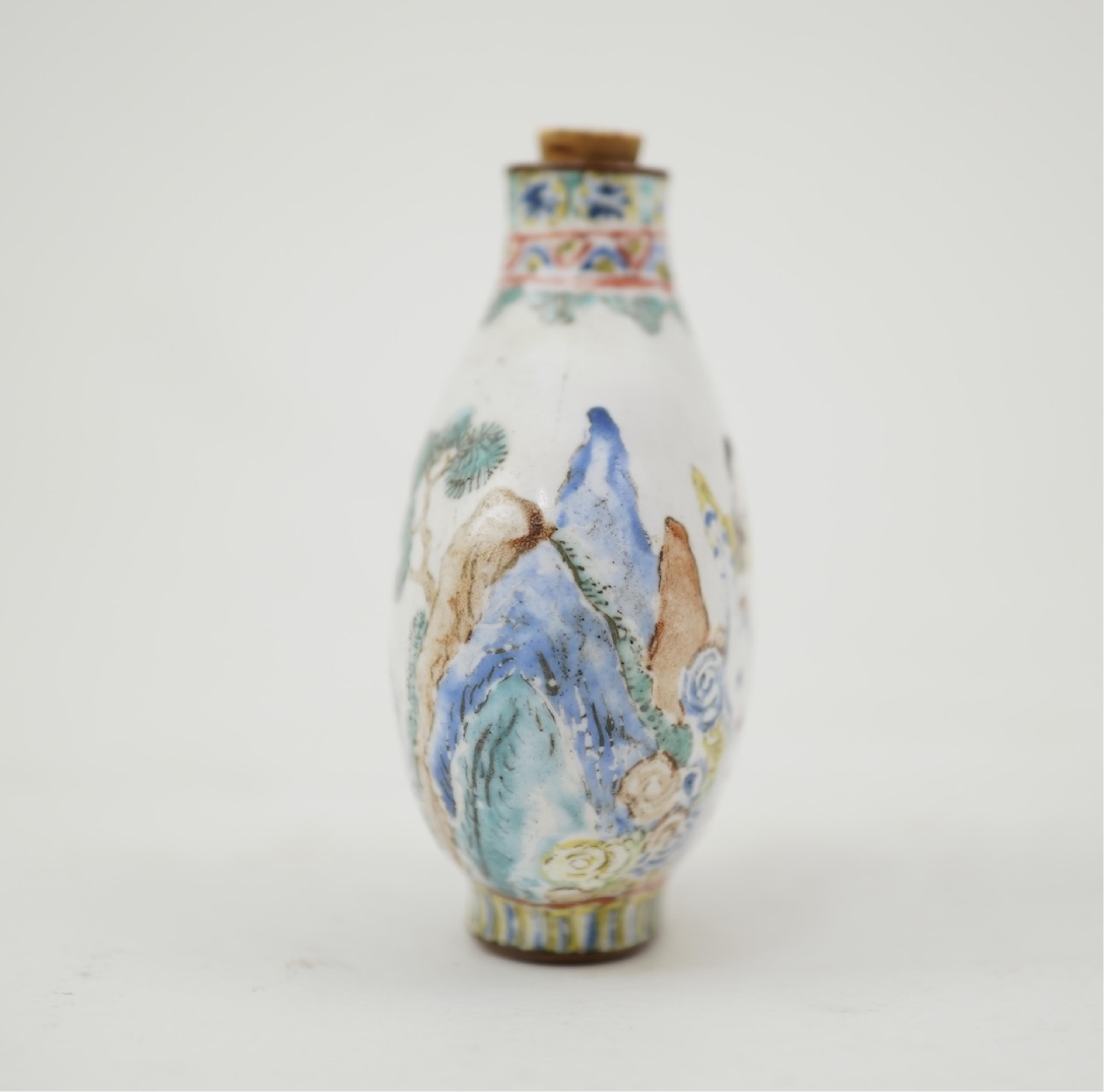 A Chinese Guangzhou enamel snuff bottle, Qianlong mark, 19th century